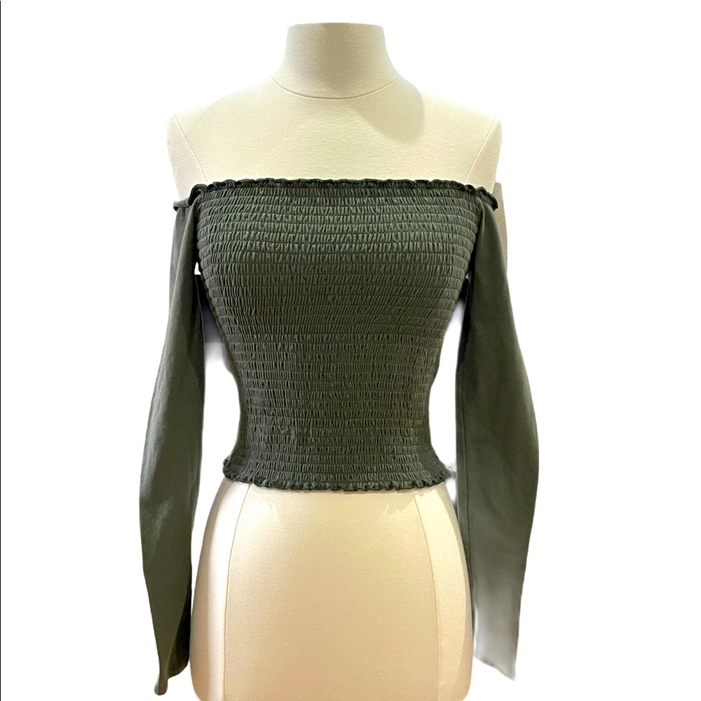 Hollister Crop Top Size Small Green in Color